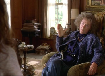 Eileen Atkins nella veste di docente di Vivian in un flashback del film La forza della mente